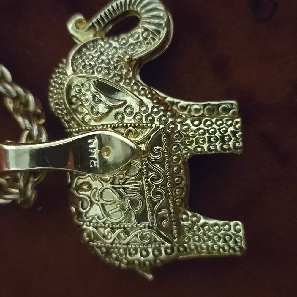 Vintage Roman Gold Tone Filigree Elephant Pendant Necklace💫 - Picture 5 of 6